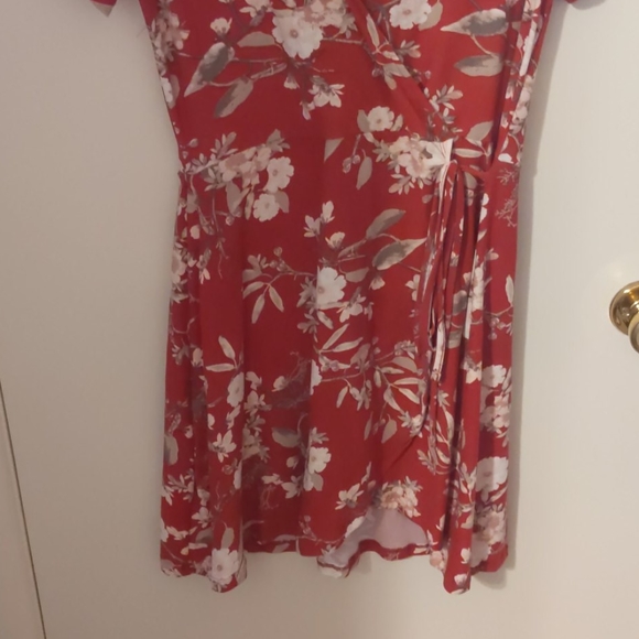 Red wrap around dress - Picture 3 of 3